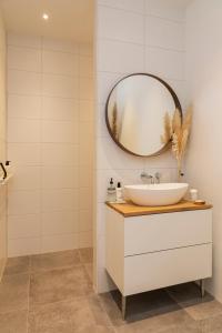 Huize Copes apartment Den Haag, 2 bed, 2 bath的一间浴室