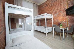 弗罗茨瓦夫瓦尼拉旅舍客房内的一张或多张双层床