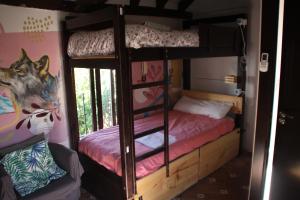 Oripando Hostel客房内的一张或多张双层床