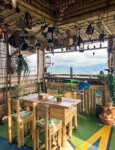 Hostal Mirador Andino餐厅或其他用餐的地方