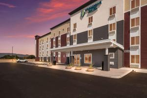 土桑WoodSpring Suites Tucson-South的停车场酒店 ⁇ 染