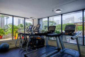 Luana Waikiki #710的健身中心和/或健身设施