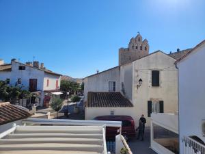 圣马迪拉莫Le Cocardier的从建筑物屋顶上可欣赏到街道景色
