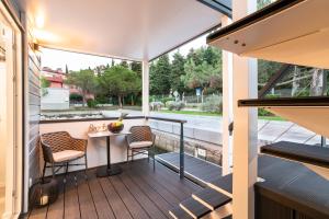 The Sea Lodges Portoroz - Bootshaus Floating Sea House的休息区