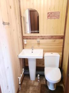 House Baikal的一间浴室
