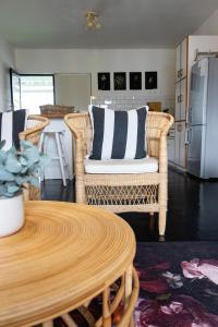 Villa Le Roc Kleinmond Accommodation的休息区