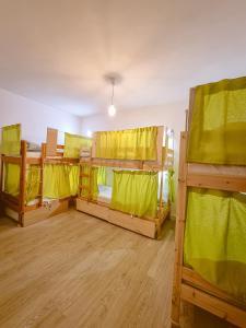 Aguere Nest Hostel客房内的一张或多张床位