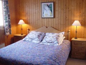 格吕耶尔Charming chalet with panoramic view and private garage in Gruyère的相册照片