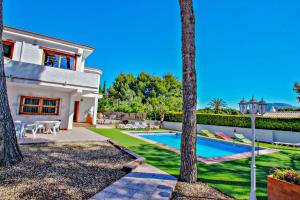 Colibri - modern, well-equipped villa with private pool in Moraira内部或周边的泳池