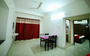 蒂鲁帕蒂TrueLife Homestays - Alamelu Avenue - Fully Furnished AC 2BHK Apartments in Tirupati - Walkable to Restaurants & Super Market - Fast WiFi - Kitchen - Easy access to Airport, Railway Station, Sri Padmavathi & Tirumala Temple的相册照片