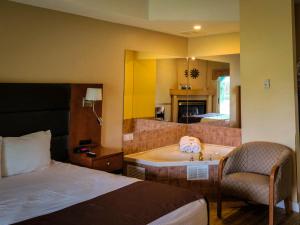 雪松草原Spa度假酒店客房内的一张或多张床位