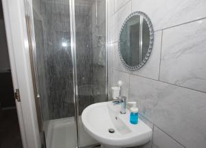 Comfortable stay in Shirley, Solihull - Room 1的一间浴室