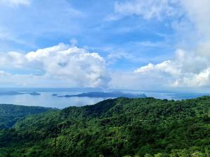 大雅台The Red Keep Condotel Tagaytay Cityland Prime Residences with 55in 4k TV & Netflix的相册照片