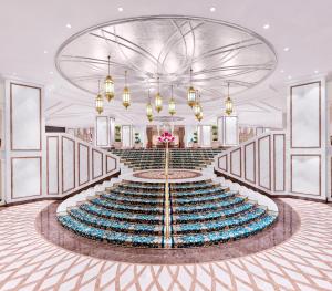 新德里新德里泰姬陵酒店的大楼内一个蓝色座椅的大型礼堂