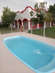Cabañas Pinot Noir内部或周边的泳池