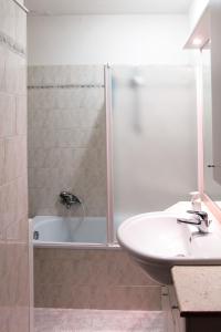Apartment Morena by Interhome的一间浴室