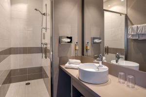 Best Western Hotel Atlantys Zenith Nantes的一间浴室