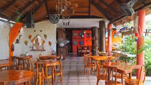 Hotel Puerto Gaviota餐厅或其他用餐的地方