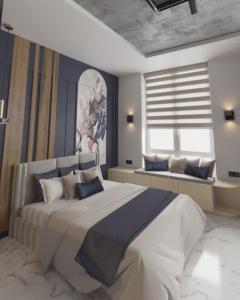 乌日霍罗德Неймовірний пентхаус "Сьоме небо"的一间卧室设有一张大床和一个窗户。