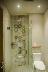 Akatara Hotel的一间浴室