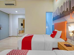 Super OYO Capital O 3905 Graha 100 Guest House Syariah客房内的一张或多张床位