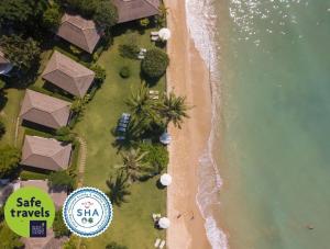 麦岛马卡塔尼度假酒店的享有海滩和海洋的空中景致