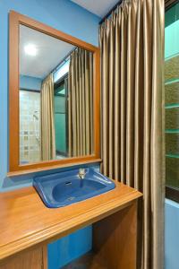 Sekar Ayu Hotel Malioboro Mitra RedDoorz的一间浴室