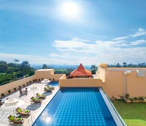 Welcomhotel by ITC Hotels, Bhubaneswar内部或周边的泳池