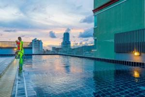 芭东海滩Hallo Patong Hotel的相册照片