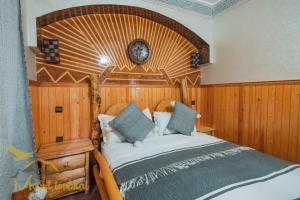 Mount Toubkal Lodge客房内的一张或多张床位