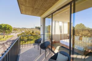 Olive Nature - Hotel & SPA da Quinta Dona Adelaide的阳台或露台