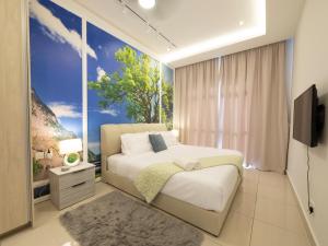 新山Seaview condo near RF Mall, Food Court & Free Netflix的一间卧室设有一张床和一个大窗户