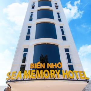头顿Sea Memory Hotel的前面有标志的高楼