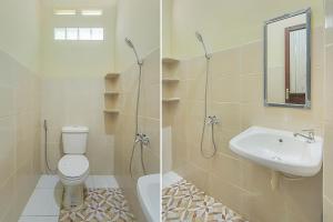 巴东OYO 90526 New Bunga Sonsang Homestay Syariah的浴室的两张照片,配有卫生间和水槽