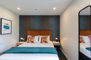 Quest Queenstown Apartments Remarkables Park客房内的一张或多张床位