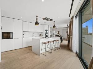 Southwark by Q Apartments的厨房或小厨房