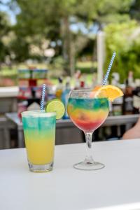 Els Pins Resort & Spa - Emar Hotels的酒水