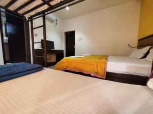 Joey's Hostel Agra客房内的一张或多张床位