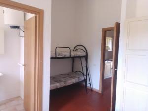 Nuraghe Ruiu Camping & Bungalow客房内的一张或多张床位