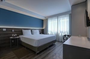 Comfort Hotel Guarulhos Aeroporto客房内的一张或多张床位