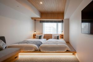 Tokyu Stay Shinjuku Eastside客房内的一张或多张床位