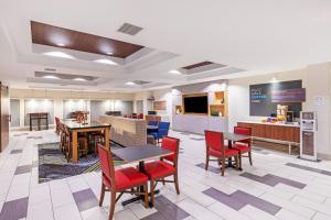 Holiday Inn Express & Suites Austin NW – Lakeway, an IHG Hotel餐厅或其他用餐的地方