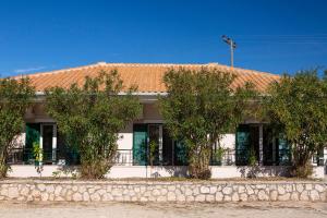 DhráganonSpacious Studios Lefkada Mountain View Near Beach的相册照片