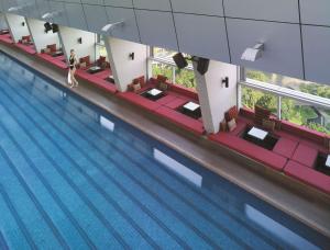 吉隆坡吉隆坡盛贸饭店的游泳池的顶部景色