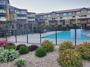 West KelownaWine Country Luxury Waterfront Condo的相册照片