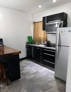 Pura vida apartments的厨房或小厨房