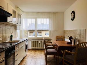 Apartamente Pfullingen的厨房或小厨房