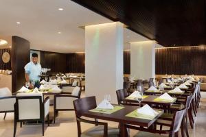 Jen Maldives Male by Shangri-La餐厅或其他用餐的地方