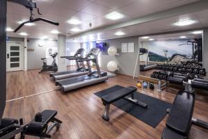 克罗瓦涅米市斯堪迪酒店的健身中心和/或健身设施
