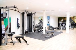 布罗斯斯堪迪克广场酒店的健身中心和/或健身设施